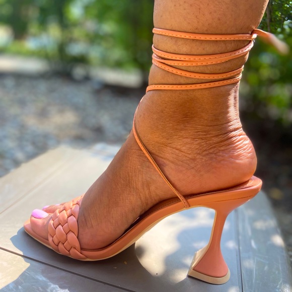 Peach color true to size brand new - Picture 1 of 3